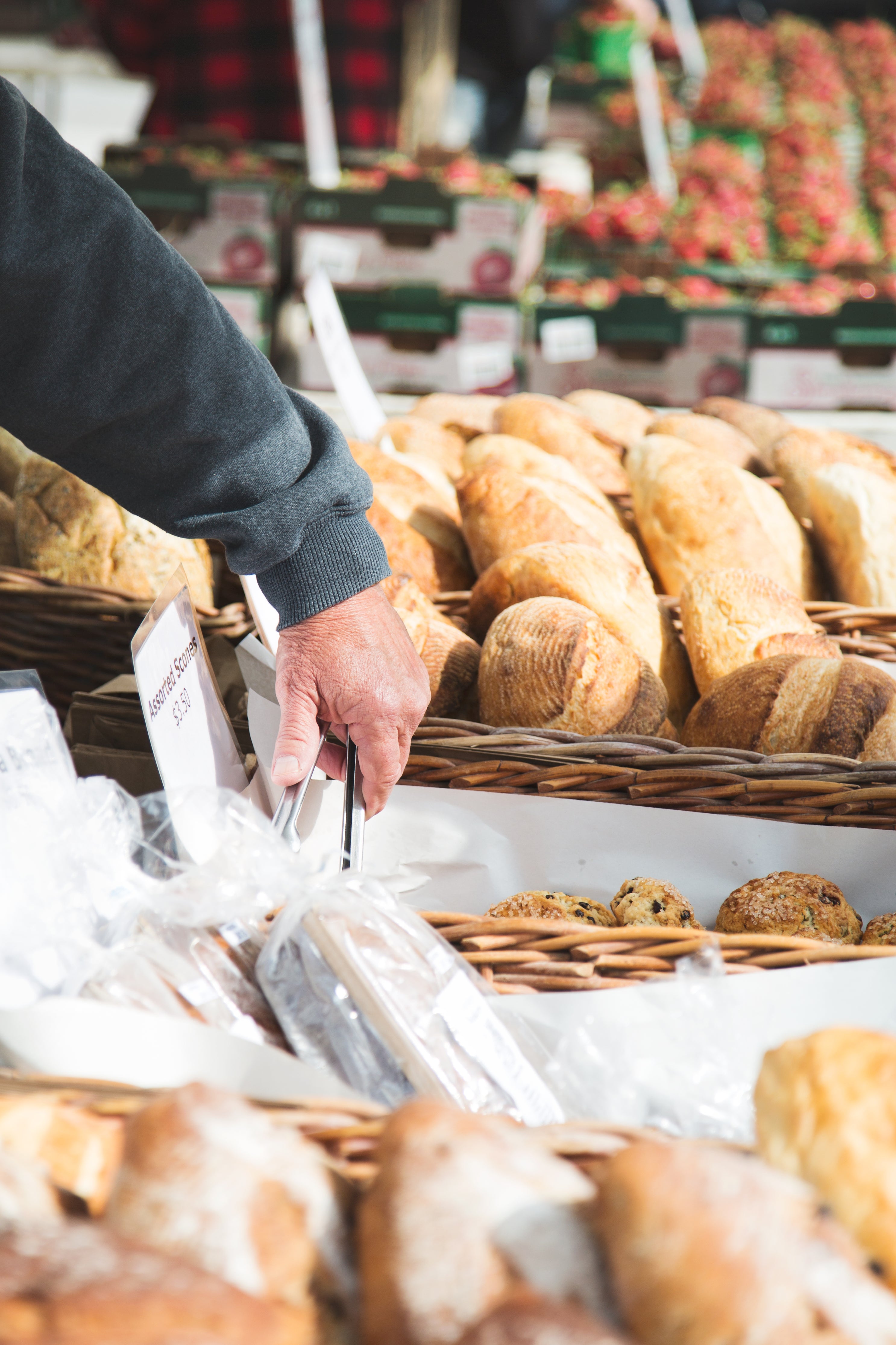 farmers-market-bakers-hand